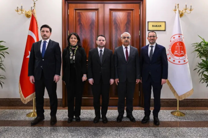 Adalet Bakanlığı'nda kritik zirve: Bakan Gürlek, DEM Parti heyeti ile bir araya geldi!