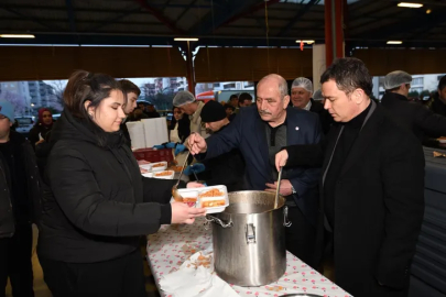 Hamitler’de dev gönül sofrası: Başkan Erkan Aydın vatandaşla iftarda buluştu!