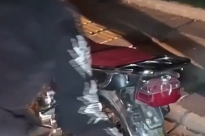 Rekor ceza yedi gülerek poz verdi!