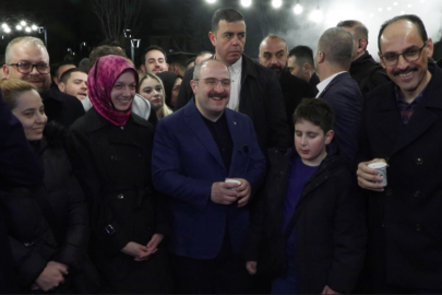 AK Parti Bursa Milletvekili Varank ve MİT Başkanı Kalın, sahurda vatandaşlarla bir araya geldi