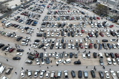 Bursa oto pazarında buruk bayram