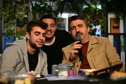 Yıldırım’da "Uyumayan" sahur: Başkan Oktay Yılmaz gençlerle kitap kokulu sofrada buluştu