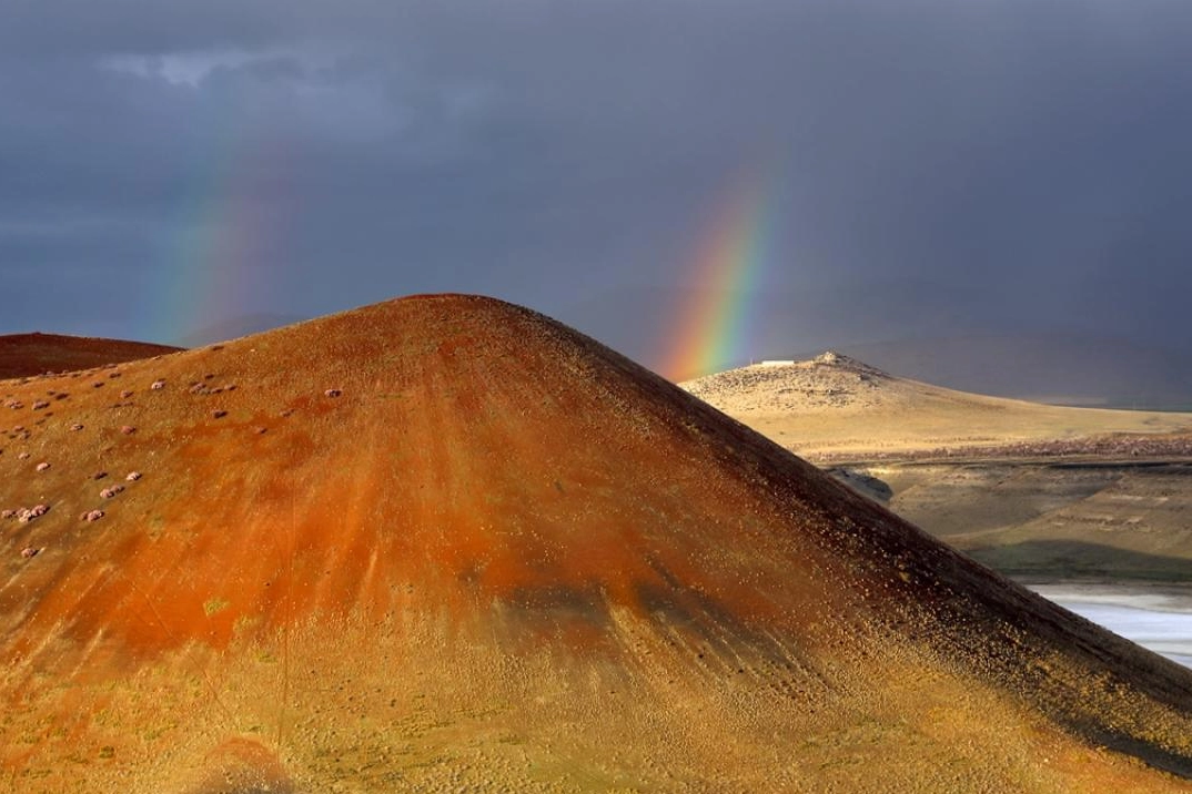 Meke Krater Gölü’nde bahar güzelliği