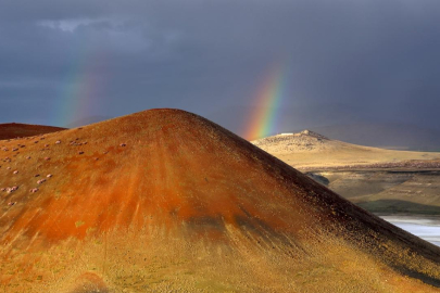 Meke Krater Gölü’nde bahar güzelliği