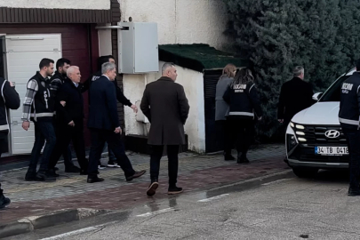 Bursa'da Büyükşehir Belediyesi Başkanı Bozbey'in gözaltı alınma anına ait görüntüler ortaya çıktı!