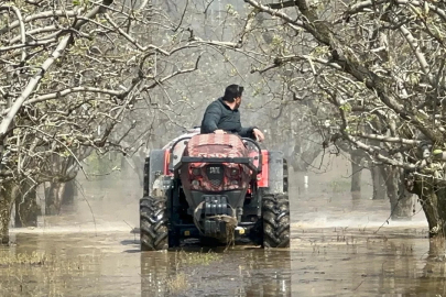 Bursa'da yüzlerce dönüm bahçe su altında kaldı!
