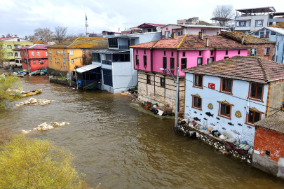 Bursa'nın 'Küçük Venedik'i açıldı ama yollar tıkandı...
