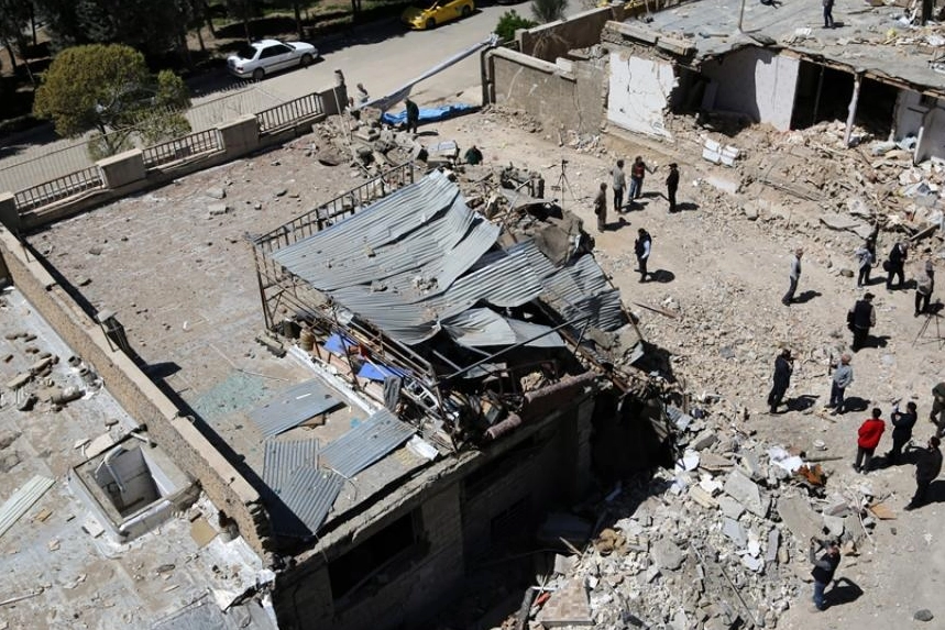 İran'da yerleşim yerlerinin vurulduğu saldırıda meydana gelen hasarı görüntülendi
