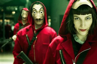La Casa de Papel'in Tokyo'su Ursula Corbero'dan annelik pozu