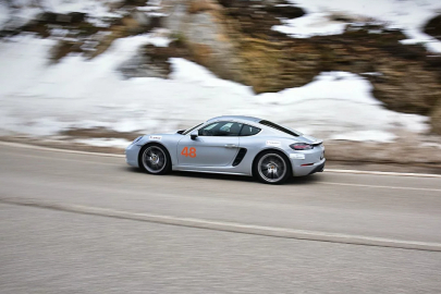 Otomobil tutkunları Uludağ'da bir araya geldi!