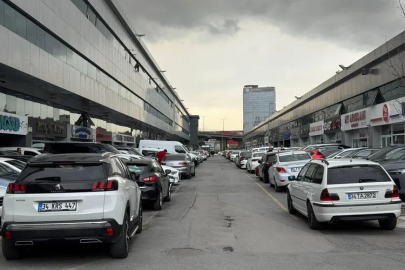 Oto galericiler dertli: "Piyasa bıçak gibi kesildi!"