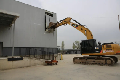 Nilüfer’de 4 bin metrekarelik kaçak depo yıkıldı!