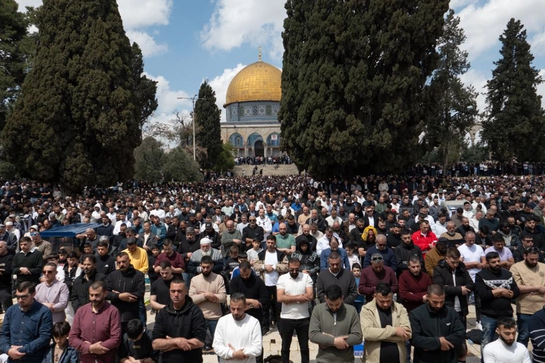 Mescid-i Aksa'nın yeniden ibadete açılmasının ardından ilk cuma namazı kılındı