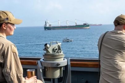 Hürmüz Boğazı'nda ABD kilidi: 6 ticaret gemisi geri döndü