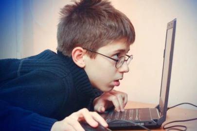 İşte çocuklarınızdan uzak tutmanız gereken oyun ve akımlar...