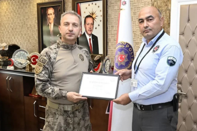 Banka güvenlik görevlisi nitelikli dolandırıcıyı engelledi: Yaşlı kadının 909 bin TL'si kurtarıldı