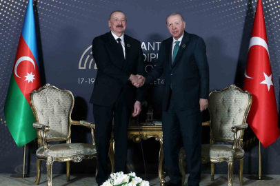 Cumhurbaşkanı Erdoğan, Azerbaycan Cumhurbaşkanı Aliyev ile bir araya geldi