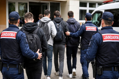 İzmir'de okul saldırısı hazırlığı iddiası: 8 öğrenci gözaltına alındı