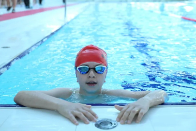 Bursa Osmangazi Belediyesi’nden 23 Nisan’a özel yüzme şenliği