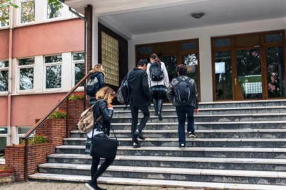 Okullarda güvenlik önlemleri artırıldı! Yeni yasaklar devrede...