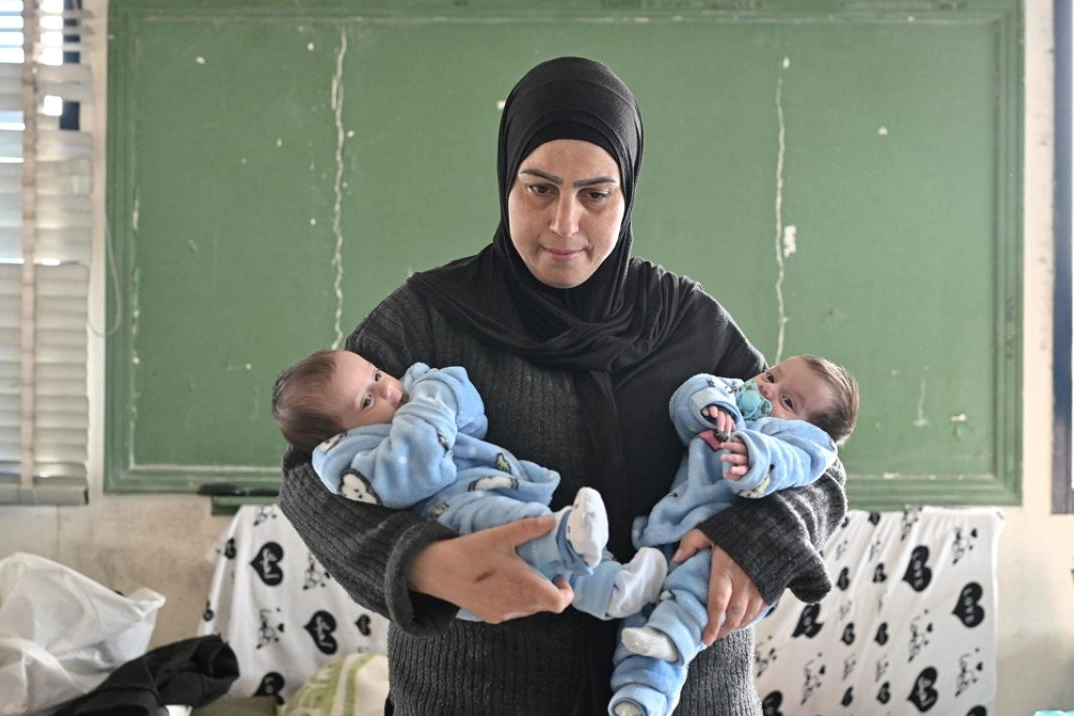 Yerinden edilen Lübnanlılar, çadırlarda yaşam mücadelesi veriyor