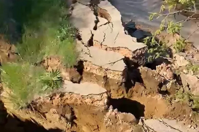 Bursa'da korkutan heyelan: Yol kağıt gibi yırtıldı!