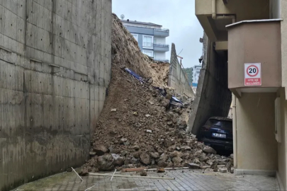 Bursa'da istinat duvarı faciası! Yağış sonrası çöktü...