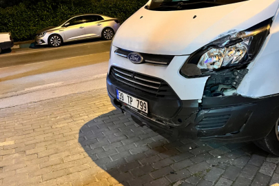 Bursa'da park halindeki minibüs kendi kendine hareket etti!