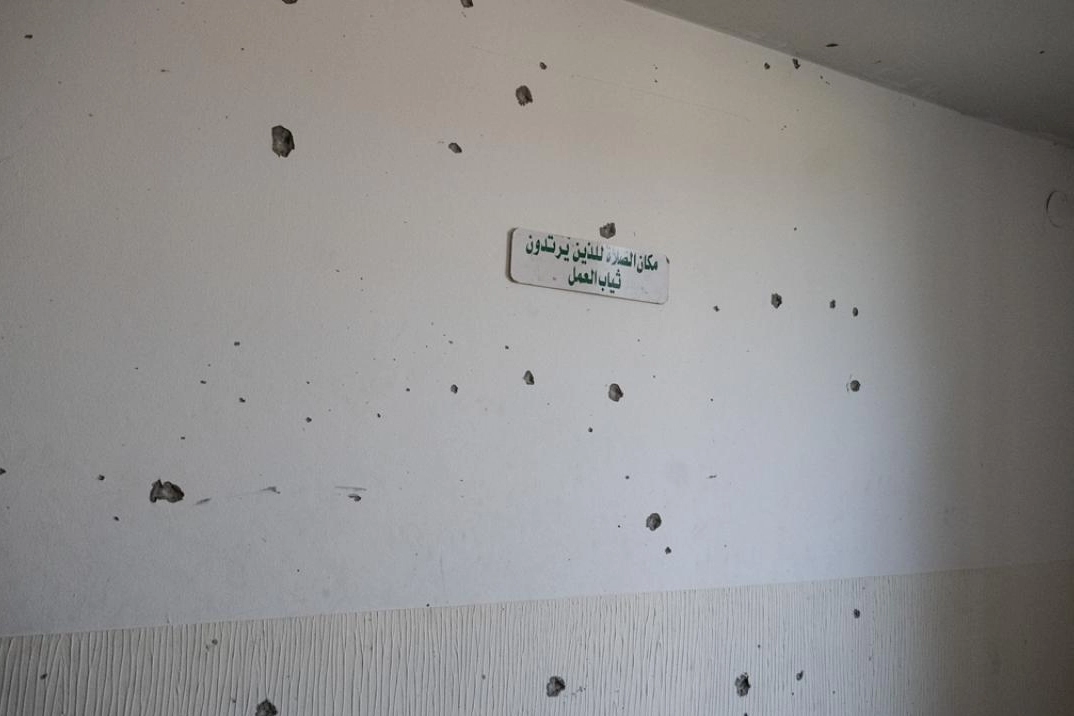 İsrail ordusunun Lübnan'a düzenlediği saldırılarda bir cami ve okul ağır hasar gördü