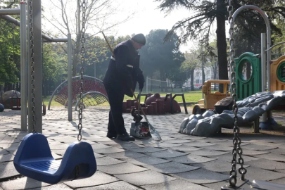 Bursa Osmangazi Belediyesi’nden parklara günlük temizlik!