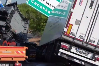 Tır yön tabelesina çarptı, görüntü şok etti!