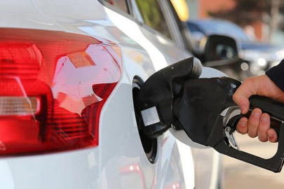 Benzine zam geldi: Fiyatlar gece yarısı değişti!