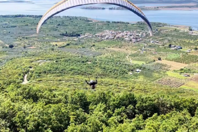 Yamaç paraşütleri gökyüzünü renklendirdi