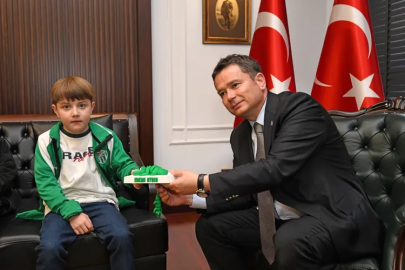 Başkan Erkan Aydın'dan Yağız Efe için yardım çağrısı: "Tedavisini tamamlayıp Bursaspor maçlarına gelecek"