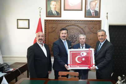 Gazimağusa'dan Yenişehir'e uzanan vefa zinciri: Başkanlık makamında hafızalara kazınan duygusal buluşma