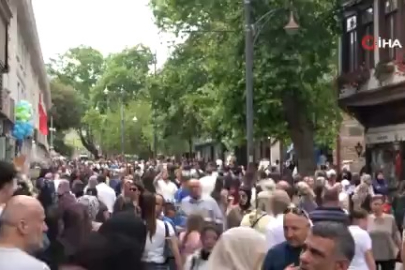 Bursa’da bayram hareketliliği başladı! Kasap ve şekercilerde yoğun mesai