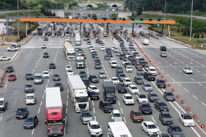 Bayram trafiği Bursa’da kilitlendi! Kuzey gişelerinde kilometrelerce araç kuyruğu