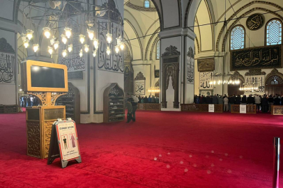 Bursa’nın kalbi yenilendi! Bursa Ulu Camii göz kamaştıran yeni halılarına kavuştu