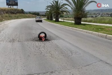 Depremzedenin yol isyanı: “Devlet evi yaptı, belediye yolu yapamadı”