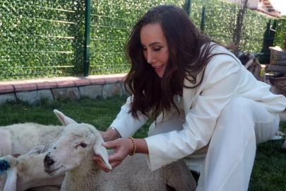 Asena, "ağabeyim" dediği insanla aşk yaşamaya başladı