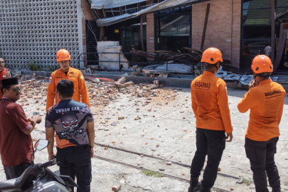 Endonezya'da 6.7 büyüklüğünde deprem