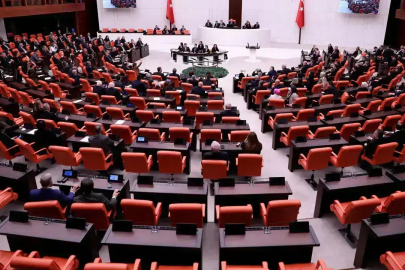 TBMM'de oylama krizi! Salonda olmayan 76 Vekil adına oy kullanıldığı iddiası