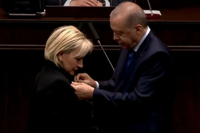 CHP’den istifa eden İstanbul Milletvekili Nimet Özdemir AK Parti'ye katıldı!