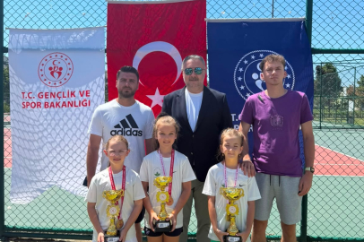 Osmangazi Belediyespor'un minik raketleri Bursa'da kürsüyü bırakmadı!