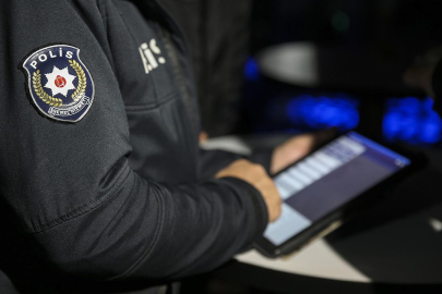 Gözaltındaki polislerden skandal! Rüşvet karşılığı vatandaşın gizli bilgilerini çetelere sızdırmışlar!