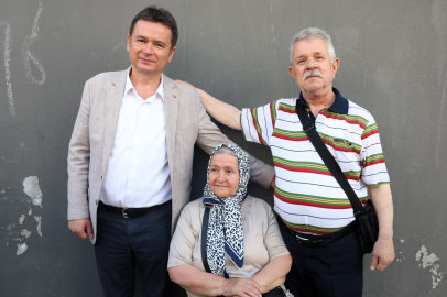 Başkan Erkan Aydın, Gülbahçe Mahallesi'nde vatandaşlarla buluştu.