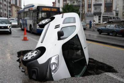 Başkentte sağanak yağışın etkisiyle yol çöktü!