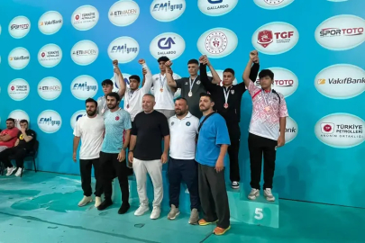 Bursa Büyükşehir Belediyespor güreşte zirveye çıktı