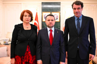 Adalet Bakanı Akın Gürlek, gazeteci-yazar Uğur Mumcu'nun ailesiyle bir araya geldi.