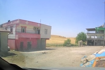 Diyarbakır'da muhabiri taciz edip kazaya sürüklediler!